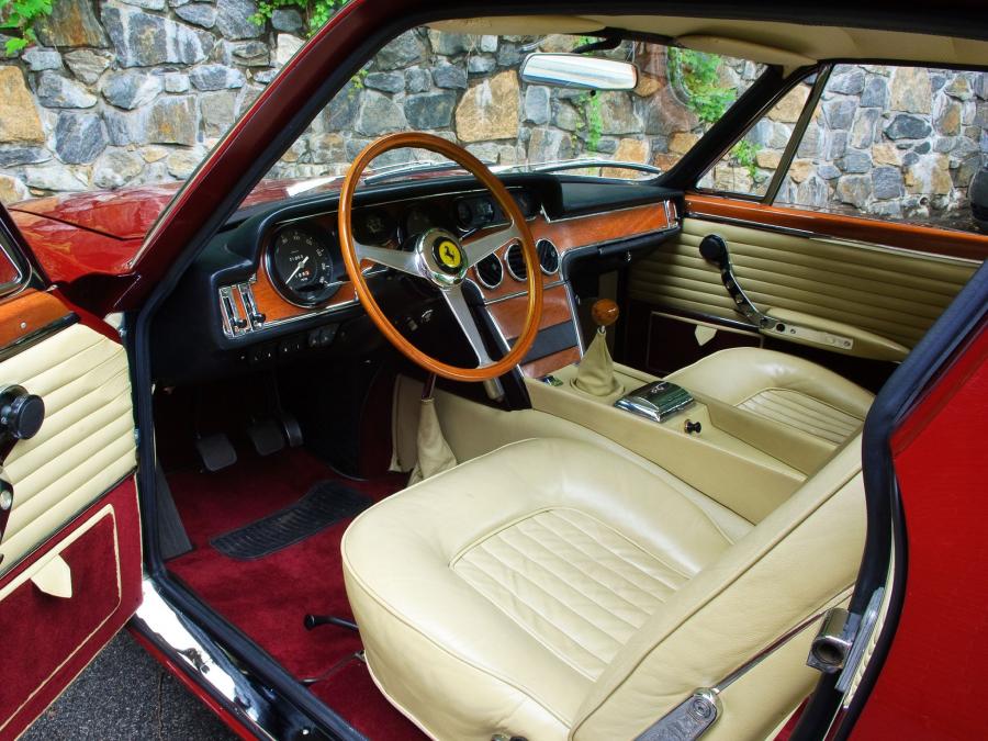  Ferrari 330 GT Coupe 1967 года  (фото 5 из 6)